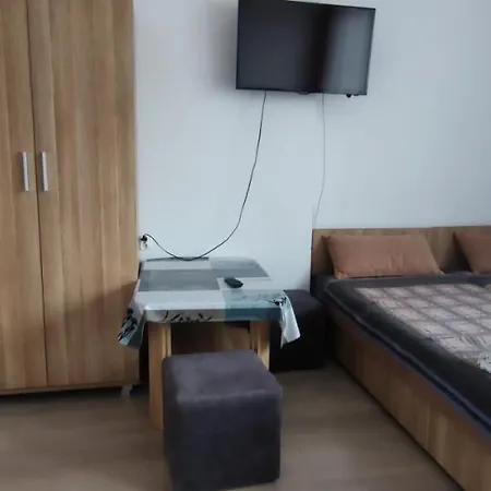 Goscinne Elzbieta Chylinska *