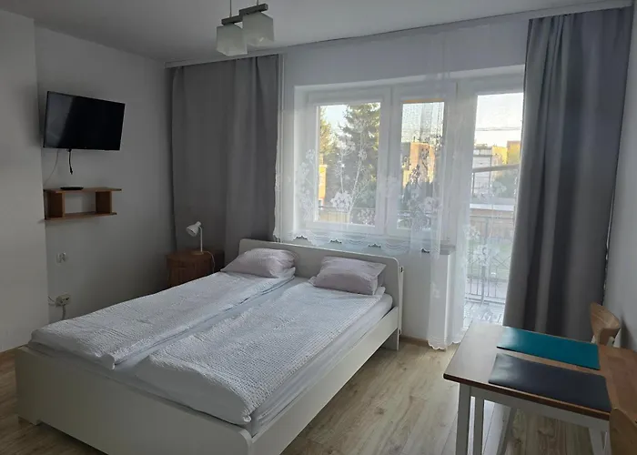 Goscinne Elzbieta Chylinska *