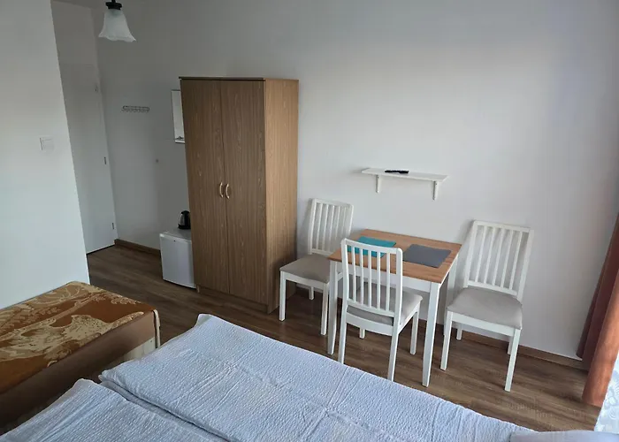 Goscinne Elzbieta Chylinska *